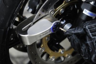 Bloque-disque Abus Granit Detecto X-Plus sur disque de frein moto